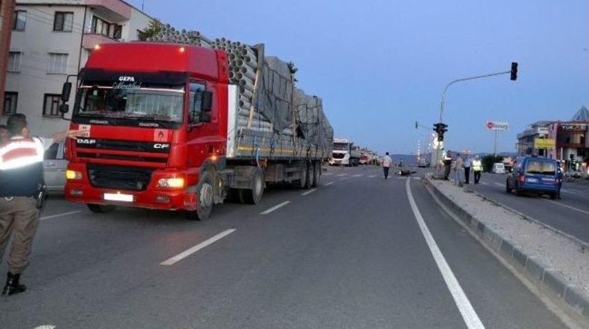 Balıkesir&rsquo;de Trafik Kazası: 1 &Ouml;l&uuml;, 1 Yaralı