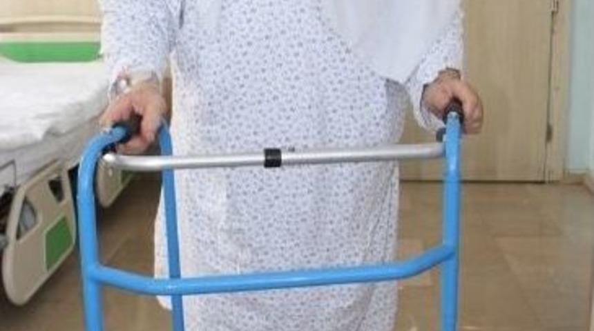 Yatalak Vaziyette Geldi, Ameliyatla Y&uuml;r&uuml;d&uuml;