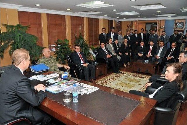 G&uuml;m&uuml;şhane&rsquo;nin Yeni Valisi Y&uuml;cel Yavuz G&ouml;revine Başladı 1