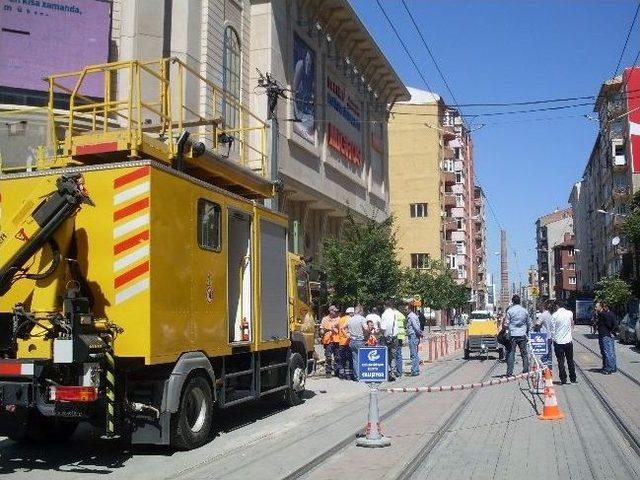 Trafoda Kaynaklanan Arıza Nedeniyle Tramvay İle Ulaşım Durdu 1
