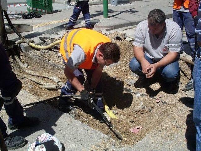 Trafoda Kaynaklanan Arıza Nedeniyle Tramvay İle Ulaşım Durdu 2