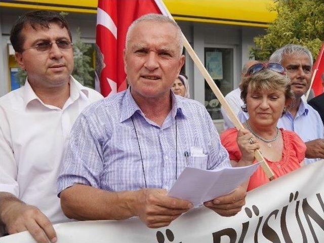 Bayrak İndirmeye 'bayraklı' Protesto