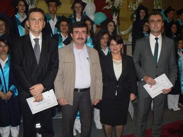 Boz&uuml;y&uuml;k 70. inci Yıl Anadolu Sağlık Meslek Lisesi Mezuniyet T&ouml;reni 1