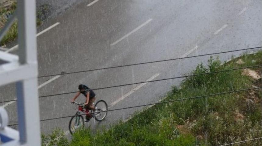 Bilecik&rsquo;teki Sağanak Yağış Etkili Oldu