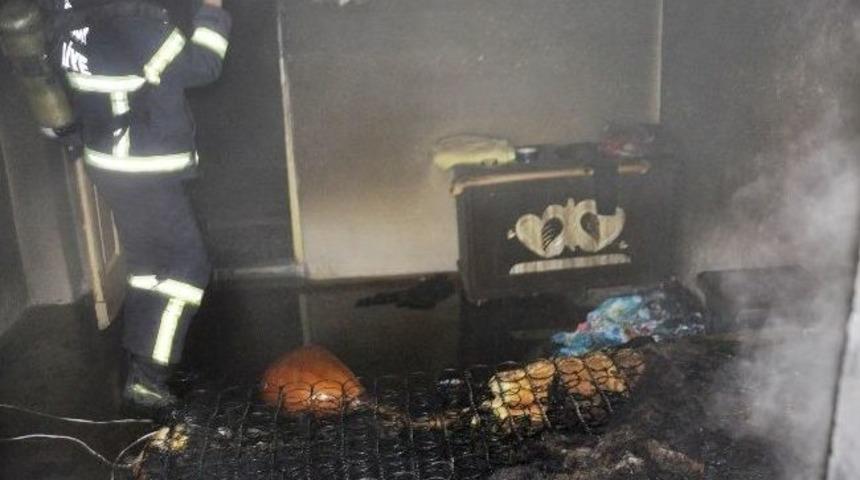 M&uuml;stakil Evde &Ccedil;ıkan Yangında 2&rsquo;si &Ccedil;ocuk 4 Kişi Zehirlendi