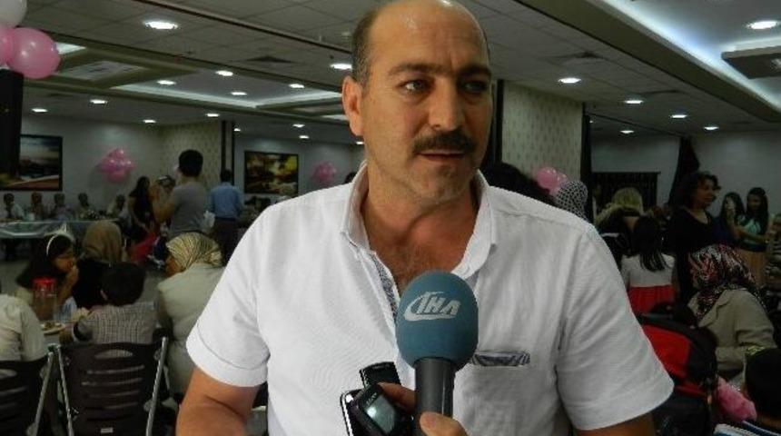 Engelli &Ouml;ğrenci Duygularını Resime D&ouml;k&uuml;yor