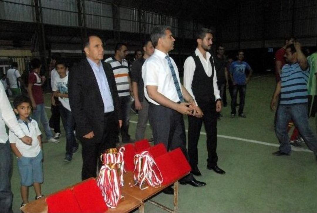 Futbol Turnuvasını G&uuml;venli Okulu Kazandı