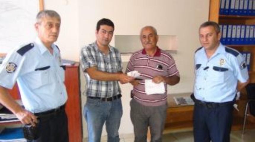 Minib&uuml;ste D&uuml;ş&uuml;r&uuml;len C&uuml;zdan Sahibine Teslim Edildi