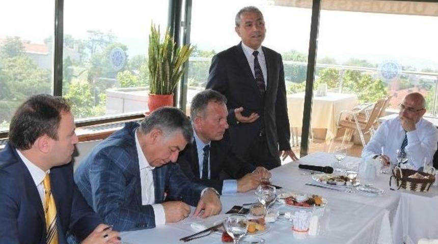 Yt&uuml;&rsquo;de Belediye, Eğitim Ve Medya İlişkileri Konuşuldu