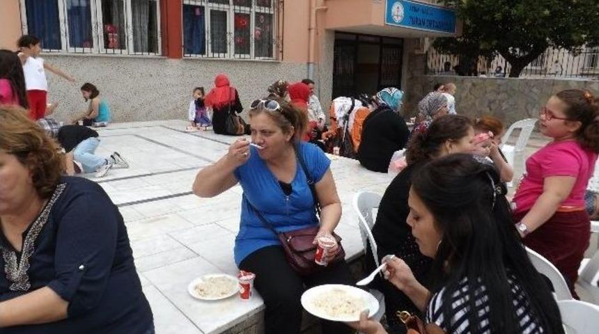Nazilli'de Geleneksel Pilav G&uuml;n&uuml; Dayanışmayı Sağladı
