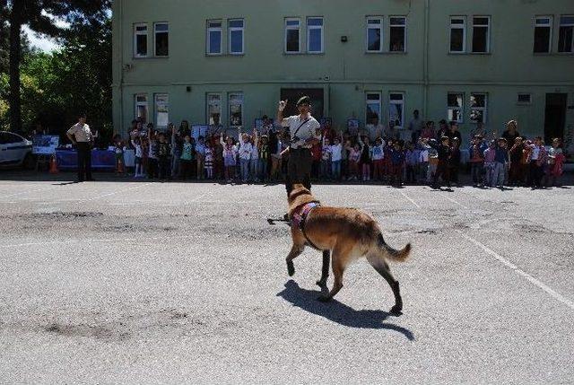 Çocuklardan Jandarmaya Ziyaret