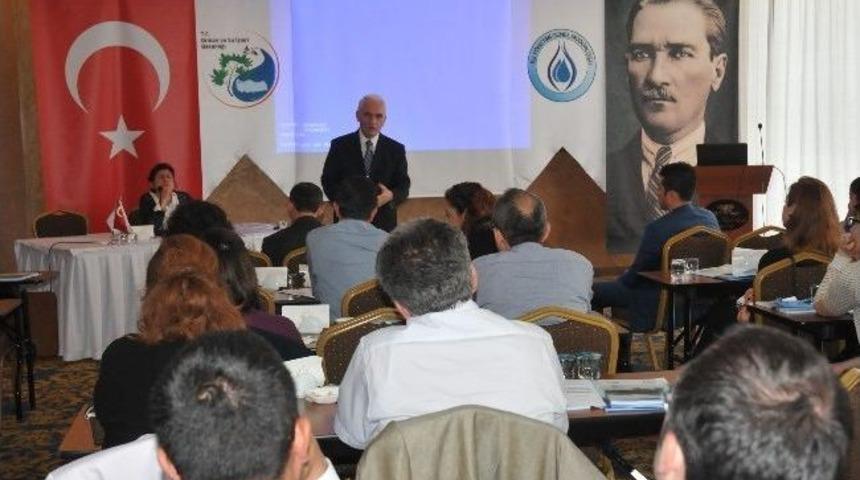 Yaşar Yakış'tan "uluslararası Su Politikası" Konferansı