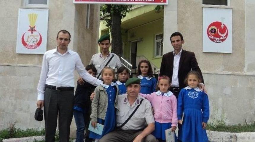 Jandarma Kapılarını &Ouml;ğrencilere A&ccedil;tı