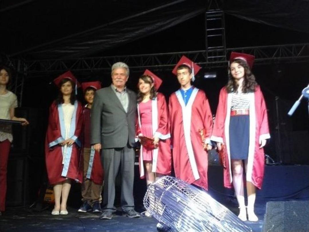 K&ouml;y Ortaokulunda G&ouml;rkemli Mezuniyet