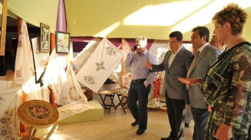 Akmek&rsquo;ten "narin Eller Nadir İşler" Sergisi