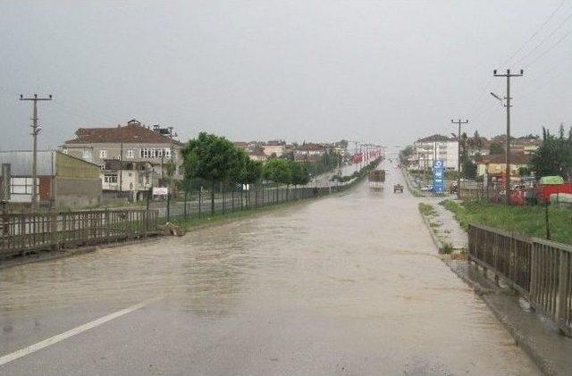 Vezirköprü’de Şiddetli Yağmur