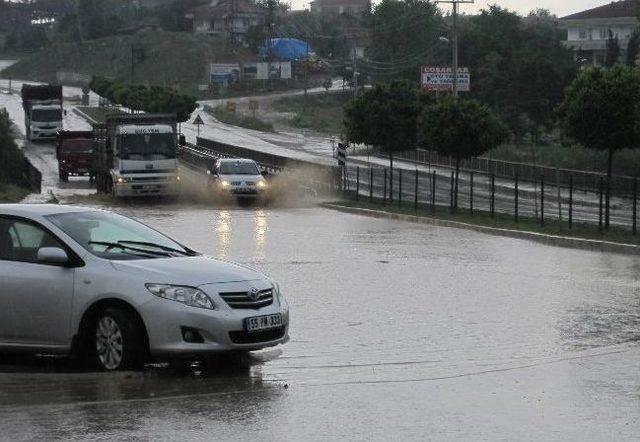 Vezirköprü’de Şiddetli Yağmur