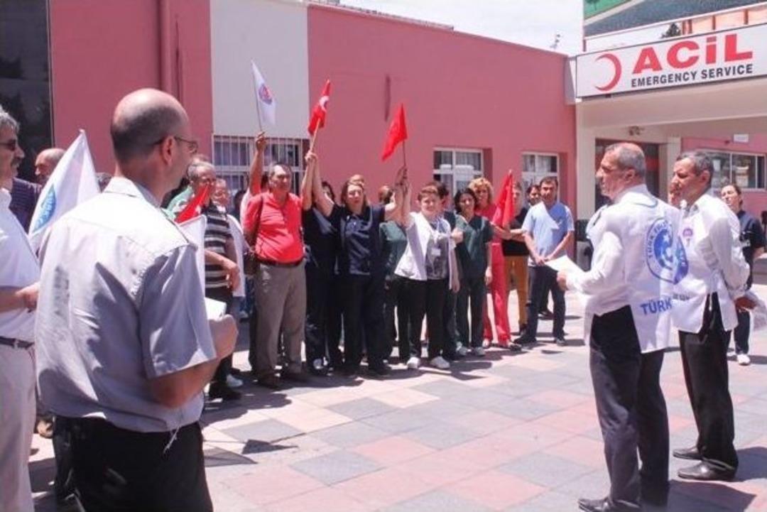 Sel&ccedil;uk, Bayrak İ&ccedil;in Tek Yumruk Oldu