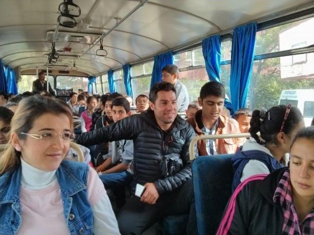 Arpa&ccedil;aylı &Ouml;ğrencilere &Ccedil;ıldır G&ouml;l&uuml;&rsquo;nde Mezuniyet Pikniği