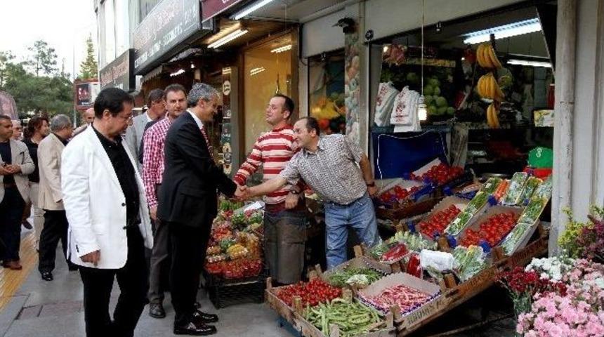 Karşıyaka'da Ka&ccedil;ak D&uuml;kkanlara İkna Timi