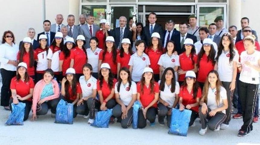 T&uuml;rkiye Şampiyonları &Ccedil;im Sahaya Kavuşuyor