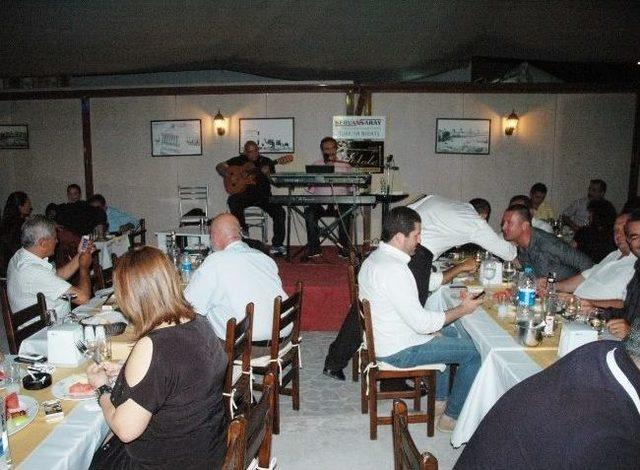 &Uuml;mit Besen Yıllar Sonra Hayranlarıyla Bodrum&rsquo;da Buluştu 1