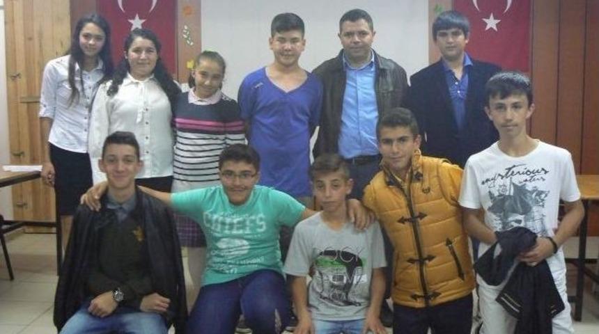 Boz&uuml;y&uuml;k Ertuğrulgazi Ortaokulu'nda Tiyatro Etkinliği