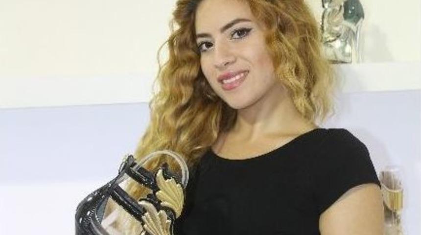 Kışlık Ayakkabı Ve &Ccedil;antalar İzmir&rsquo;de G&ouml;r&uuml;c&uuml;ye &Ccedil;ıktı