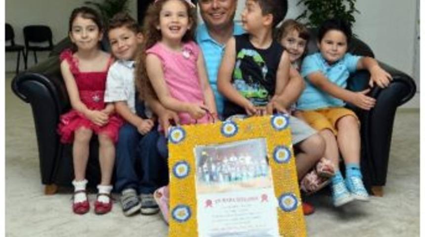 Miniklerden Uysal&rsquo;a Hediye