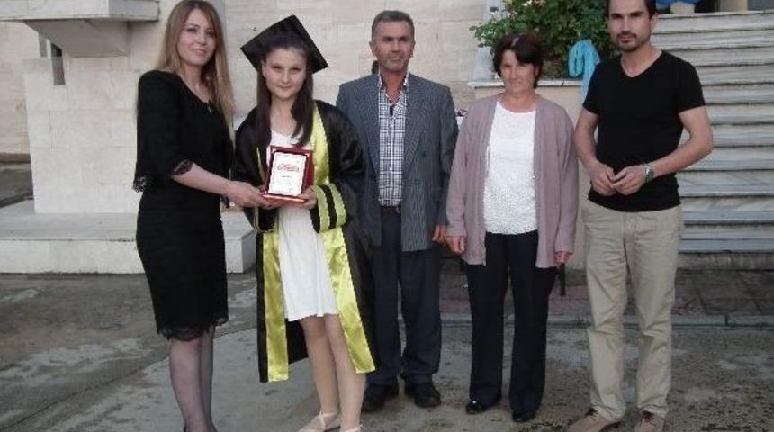 Anadolu Lisesi Mezunlarını T&ouml;renle Uğurladı