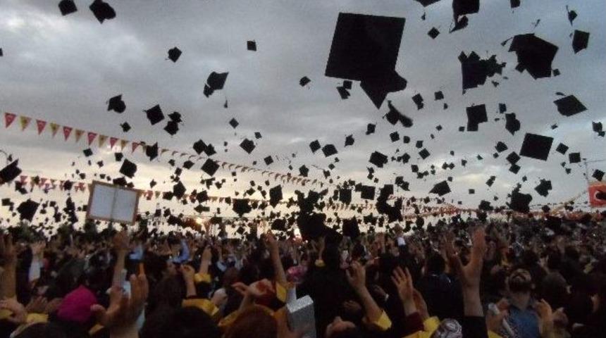 Darende Bekir Ilıcak Myo İkinci Mezunlarını Verdi