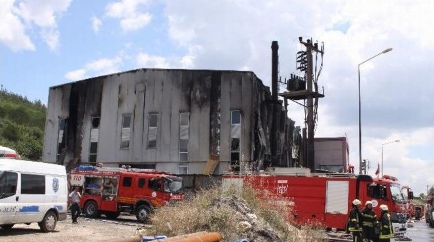Kocaeli Dilovası&rsquo;ndaki Fabrika Yangını S&ouml;nd&uuml;r&uuml;ld&uuml;