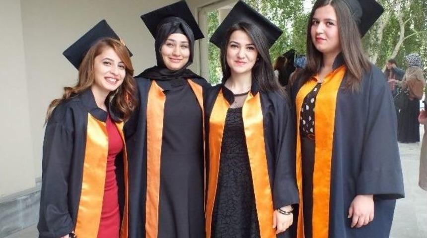 Erciytes &Uuml;niversitesi Meslek Y&uuml;ksek Okularında Mezuniyet Heyecanı