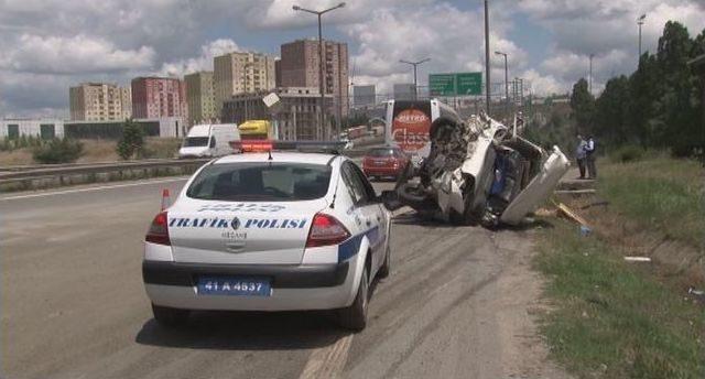 Yolcu Otob&uuml;s&uuml; İle Minib&uuml;s &Ccedil;arpıştı: 1 Yaralı 2