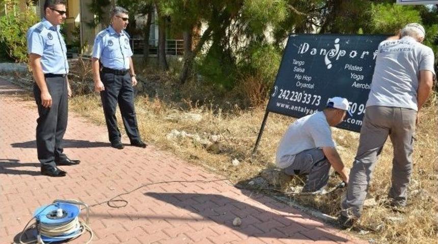 Konyaaltı Belediyesi&rsquo;nden Tabela Temizliği
