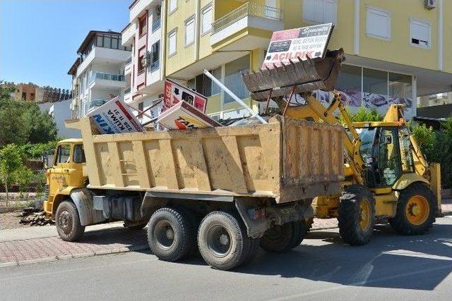 Konyaaltı Belediyesi&rsquo;nden Tabela Temizliği 1