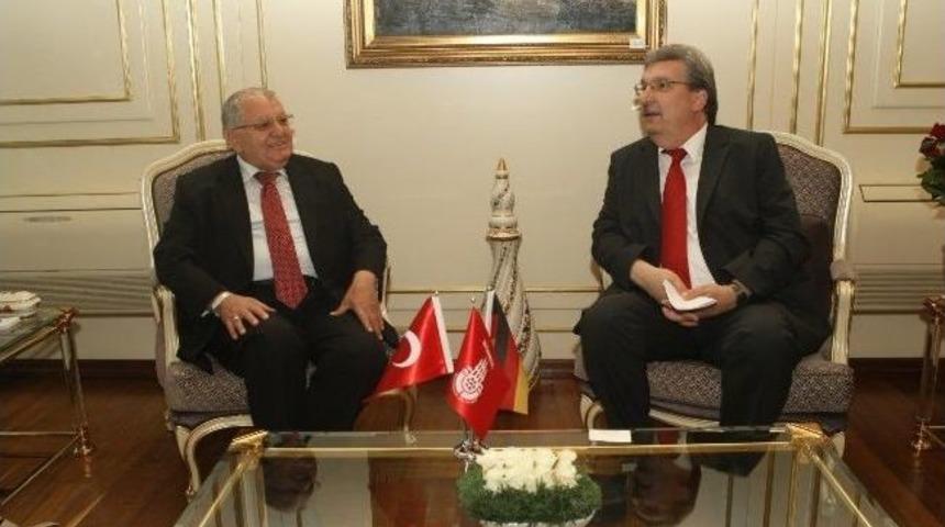 &lsquo;topbaş Berlin&rsquo;i Kapıdan &Ccedil;evirdi&rsquo; Haberlerine Yalanlama