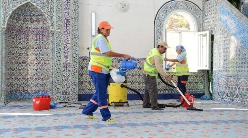 Muratpaşa&rsquo;da Camiler Temizleniyor