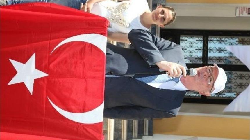 Minik Eller Gelecekleri İ&ccedil;in Fidan Dikti