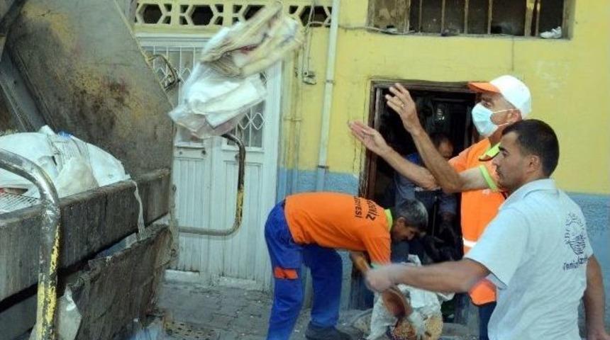 &Ccedil;&ouml;p Evden 2 Kamyon Atık &Ccedil;ıktı