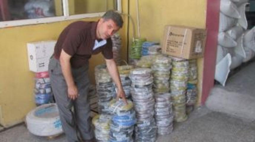 Hırsızlar G&uuml;venlik Kamerasına Yakalandı