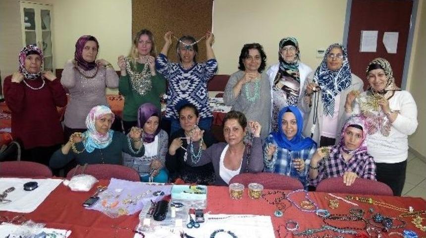 Bağcılarlı Anneler Meslek Sahibi Oluyor