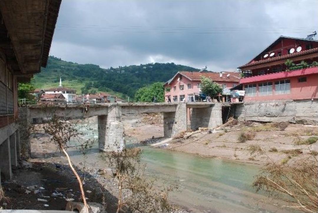 Kdz. Ereğli&rsquo;deki Vatandaşlar Yaralarını Sarmaya &Ccedil;alışıyor