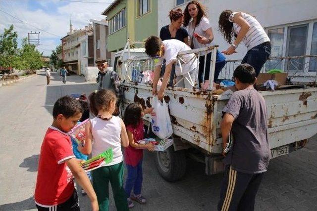 Sevgiyi Eyleme Dönüştürdüler