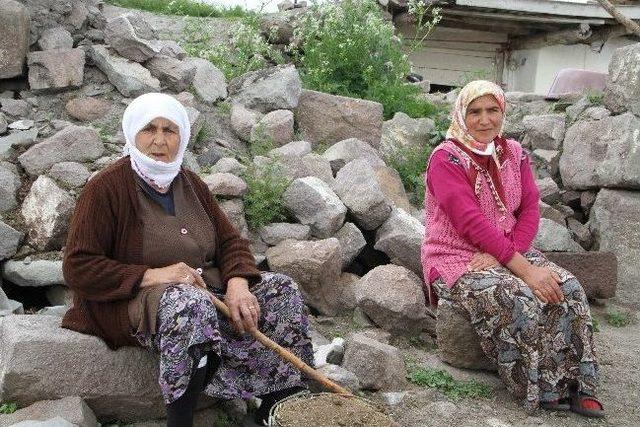 Işid Terör Örgütü Tarafından Kaçırılan Başkonsolos Yılmaz'ın Ardahan'daki Köyünde Endişe Hakim