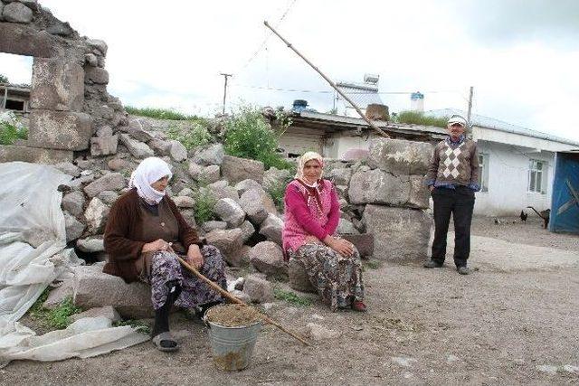 Işid Terör Örgütü Tarafından Kaçırılan Başkonsolos Yılmaz'ın Ardahan'daki Köyünde Endişe Hakim