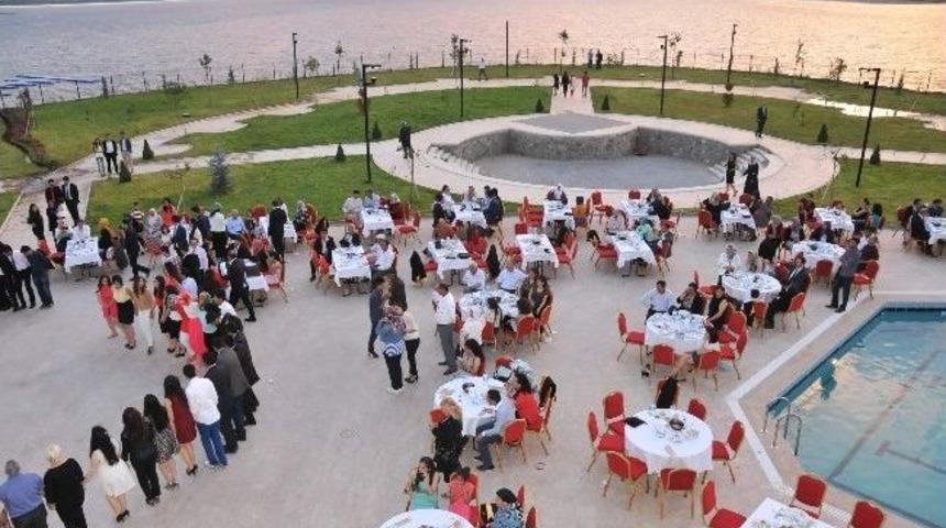 Hukuk Fak&uuml;ltesi Mezunları Kutlama Programı D&uuml;zenledi