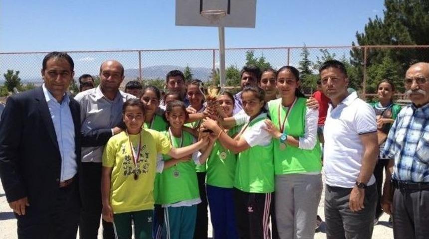 Voleybol Turnuvasında Hamidiye Ortaokulu 1&rsquo;nci Oldu