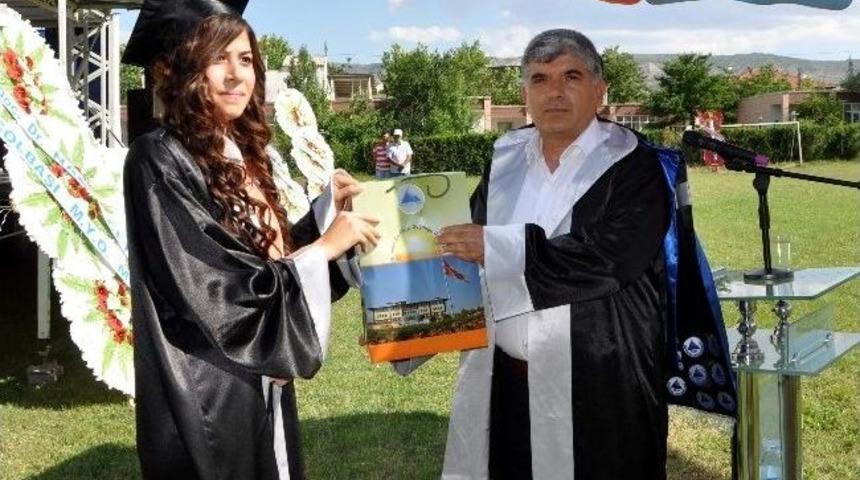 G&ouml;lbaşı Myo&rsquo;da Mezuniyet Sevinci