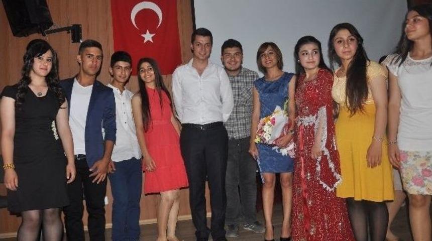 Derikli &Ouml;ğrencilerden Şiir Ve M&uuml;zik Dinletisi